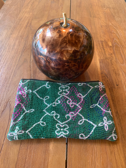 Grande pochette kantha verte et blanche