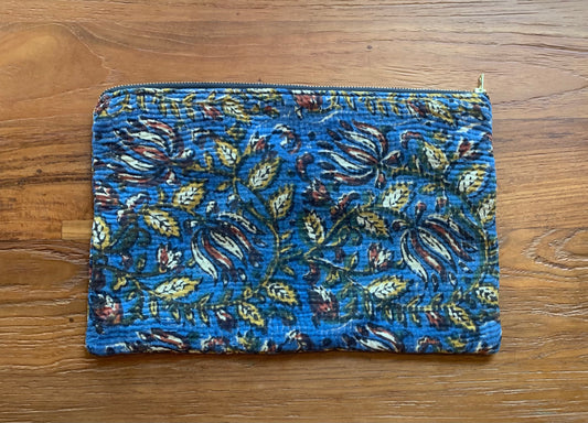 Grande pochette kantha bleu bagru