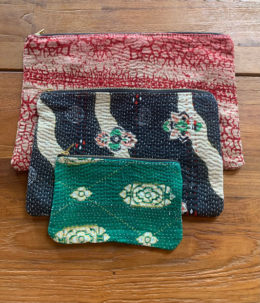 Petite pochette kantha ancien verte et beige