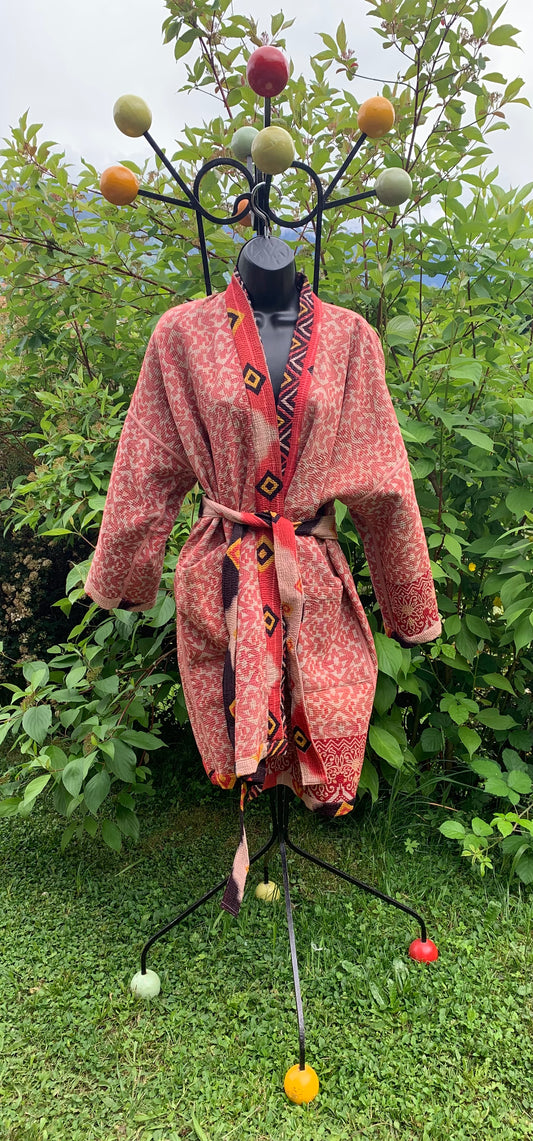 Manteau kimono kantha noir et vieux rose