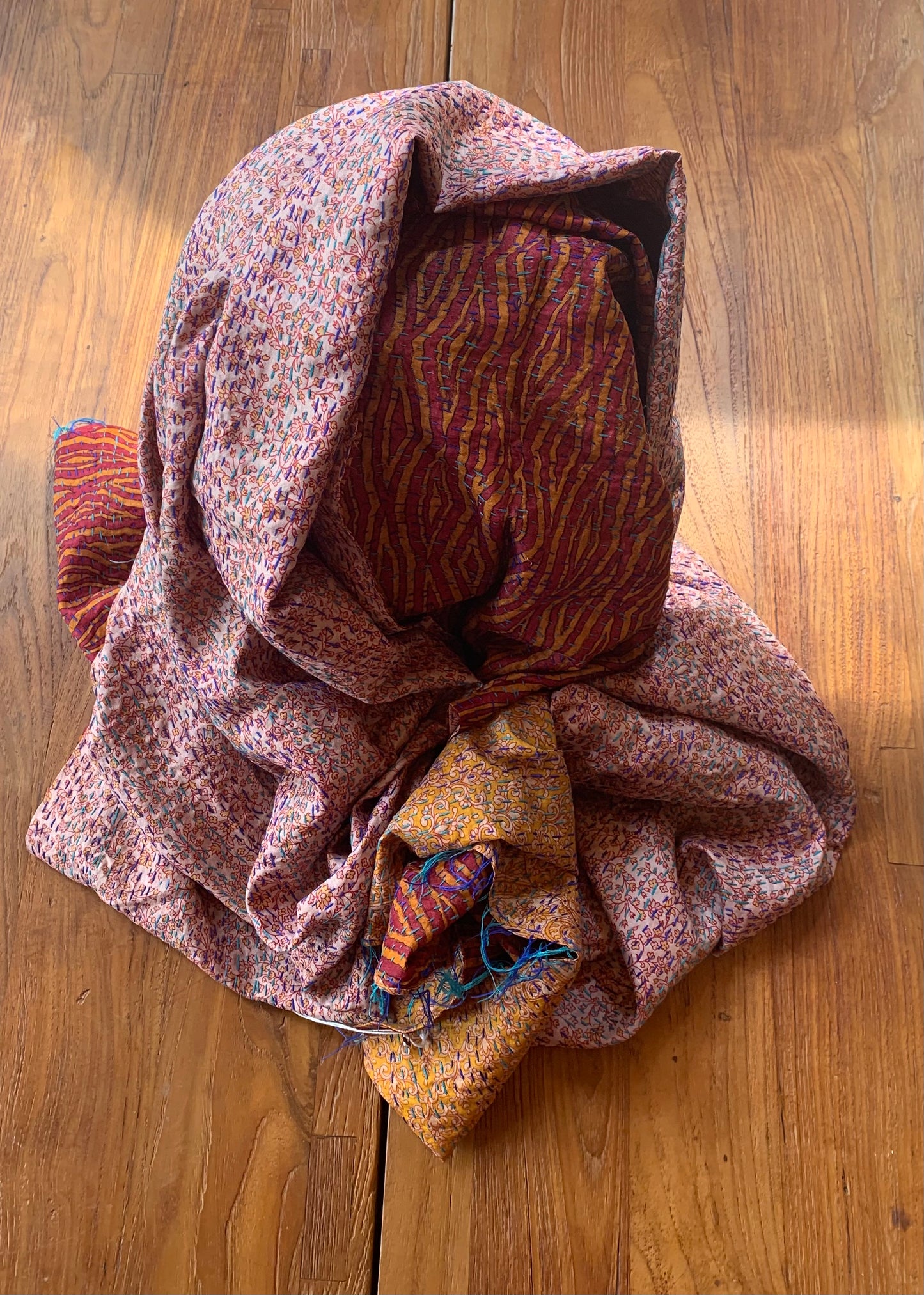 Étole Kantha motif orange bordeaux et rose pâle