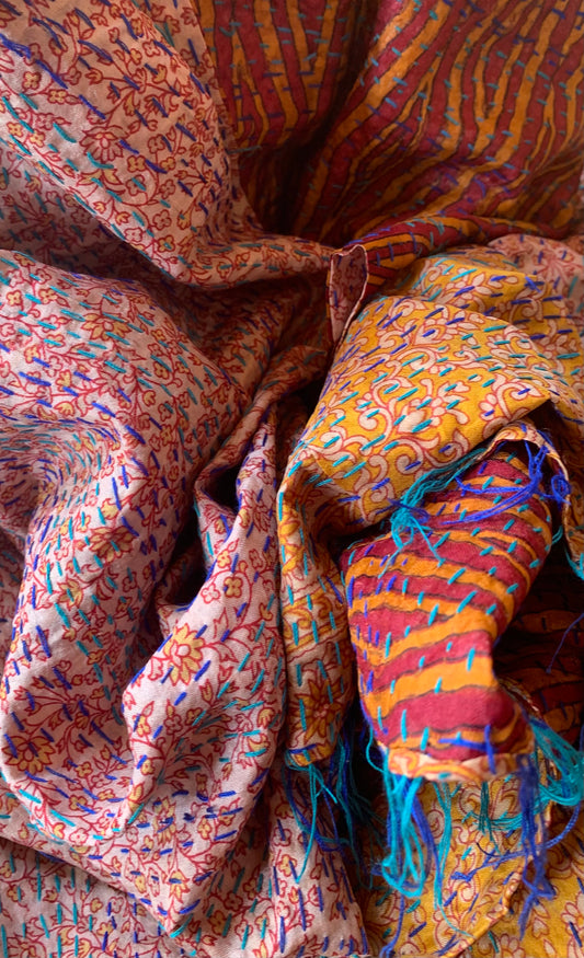 Étole Kantha motif orange bordeaux et rose pâle