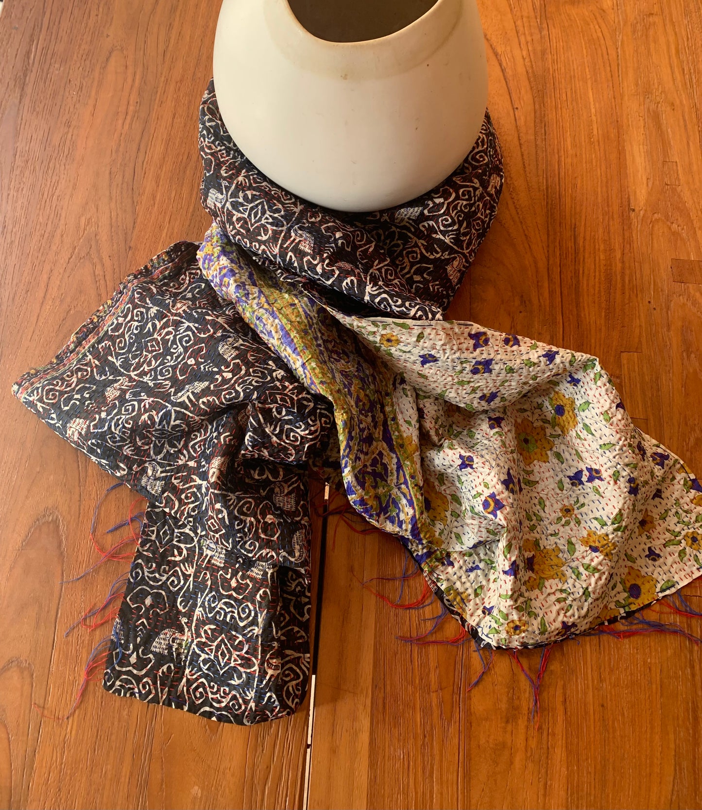 Écharpe kantha noire chic