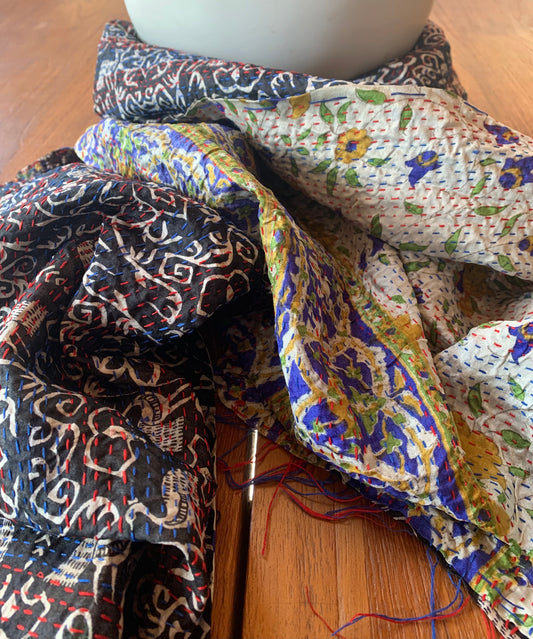 Écharpe kantha noire chic