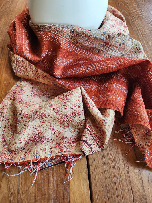 Écharpe kantha rose et brique