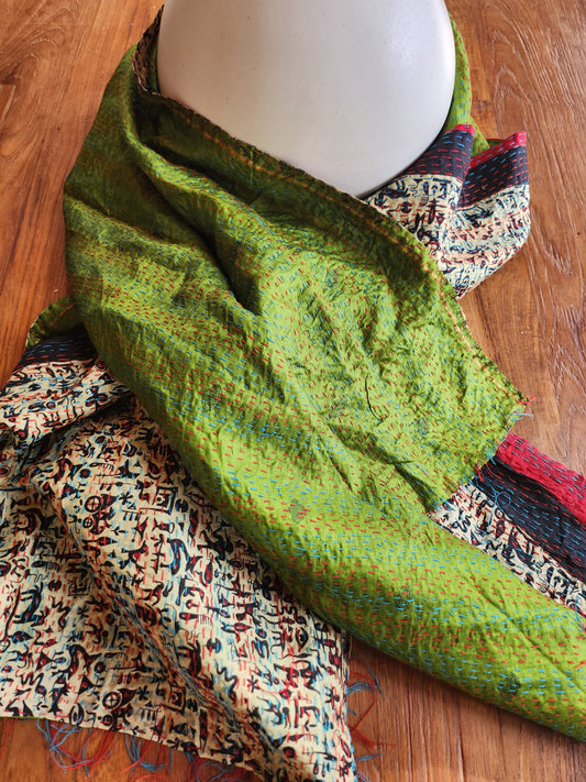 Écharpe kantha vert kaki et motifs