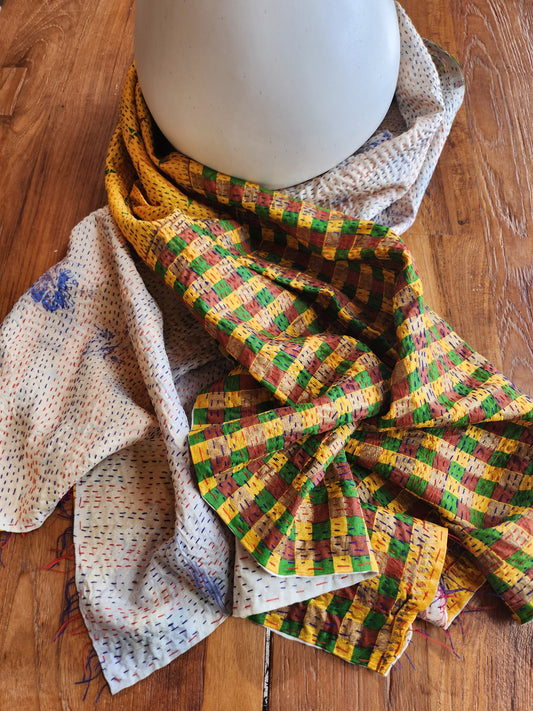 Écharpe kantha jaune d'or , carreaux et bleuté