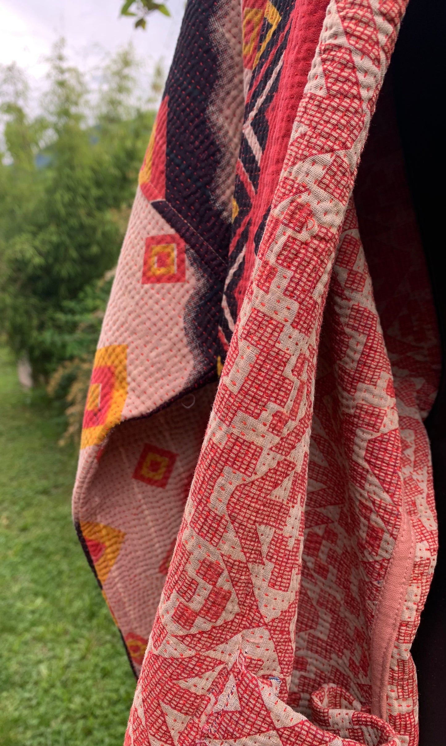 Manteau kimono kantha noir et vieux rose