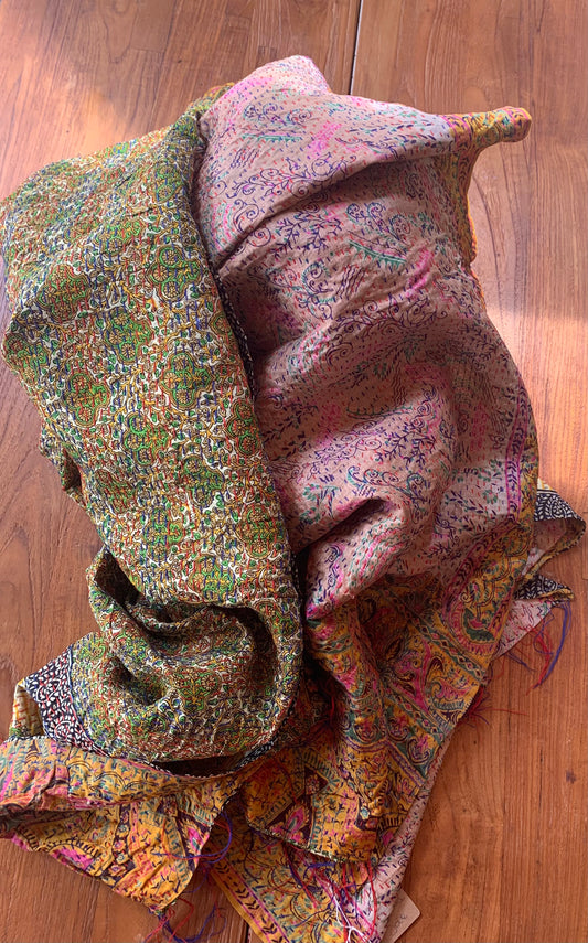 Étole Kantha kaki et rose pâle