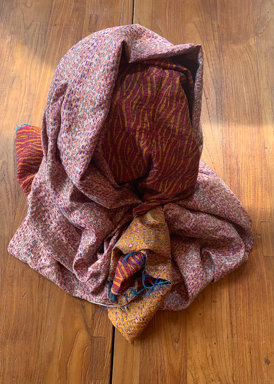 Étole Kantha motif orange bordeaux et rose pâle