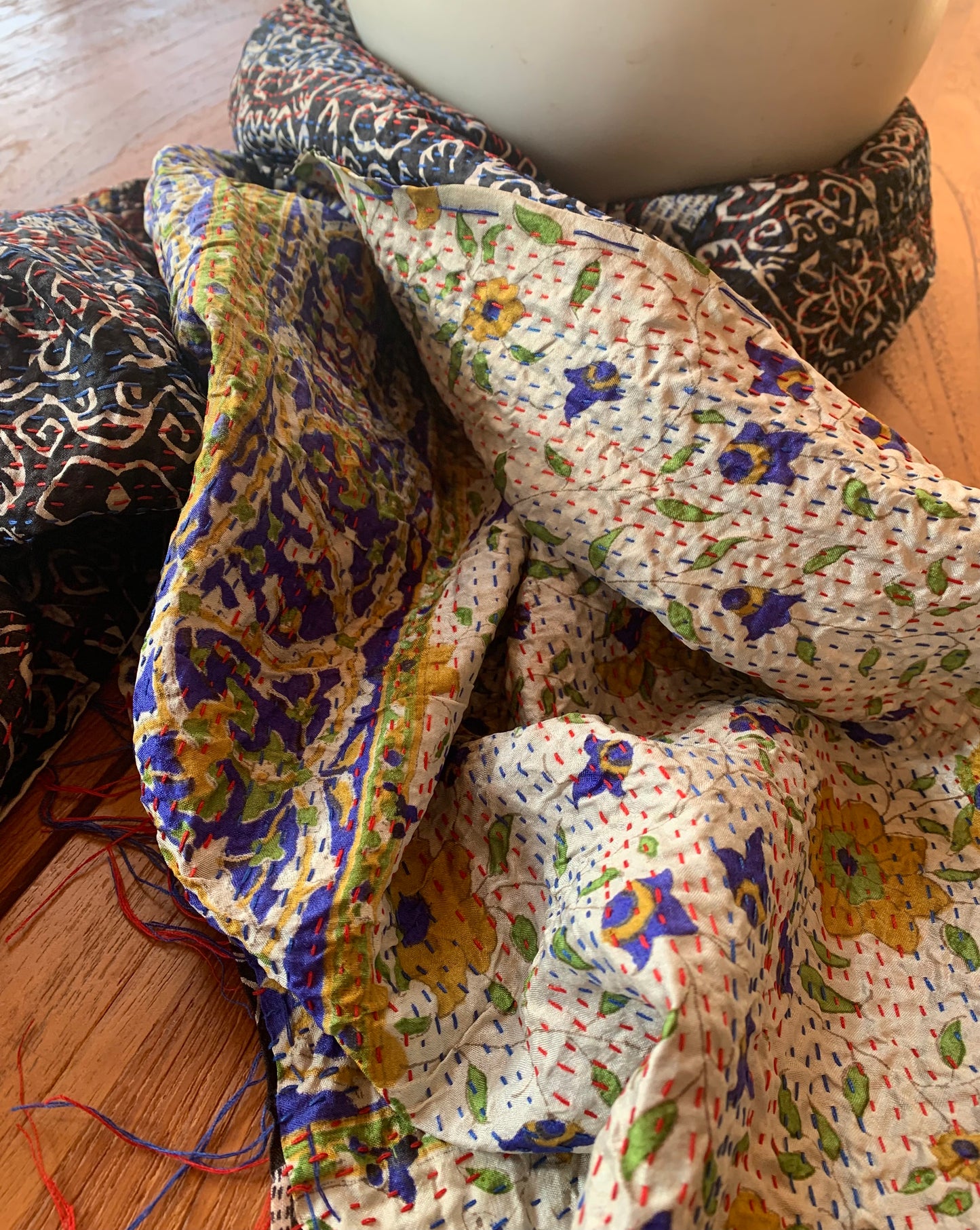 Écharpe kantha noire chic